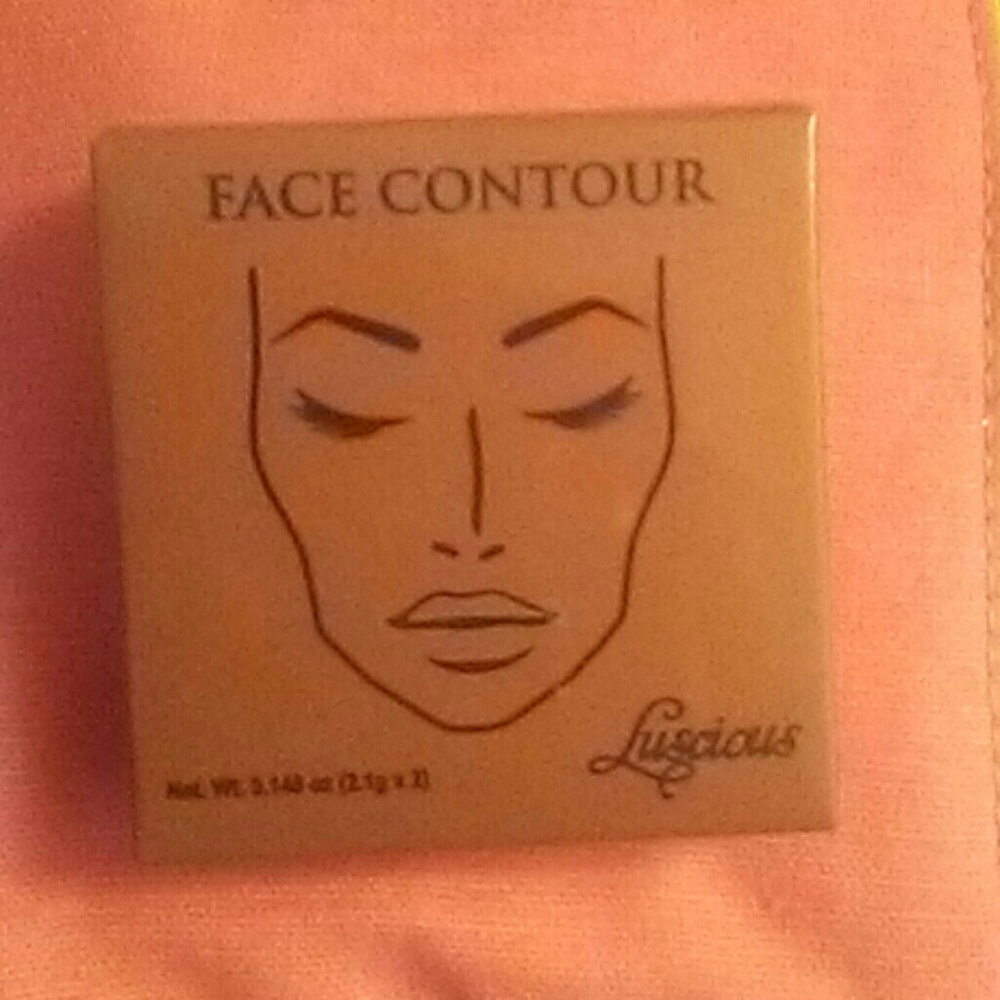 NWT-Pocket size Face Contour!